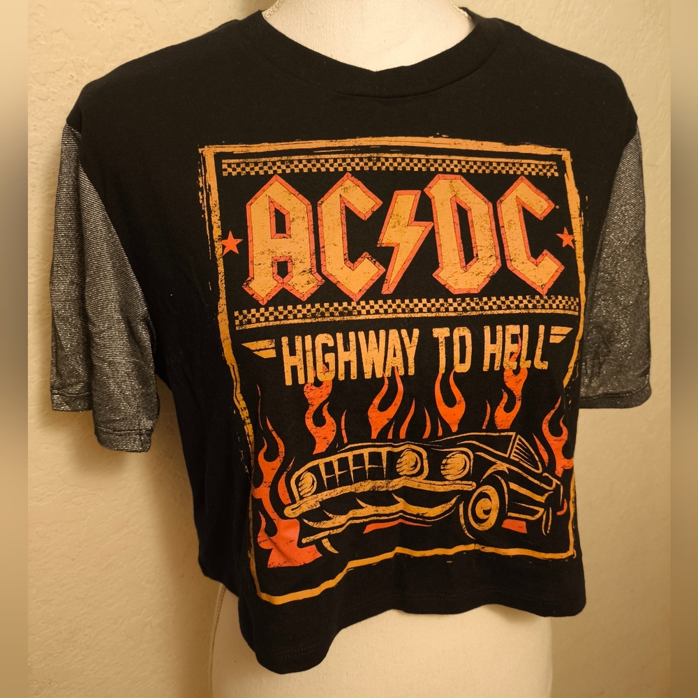 NWT AC/DC Crop Tee L